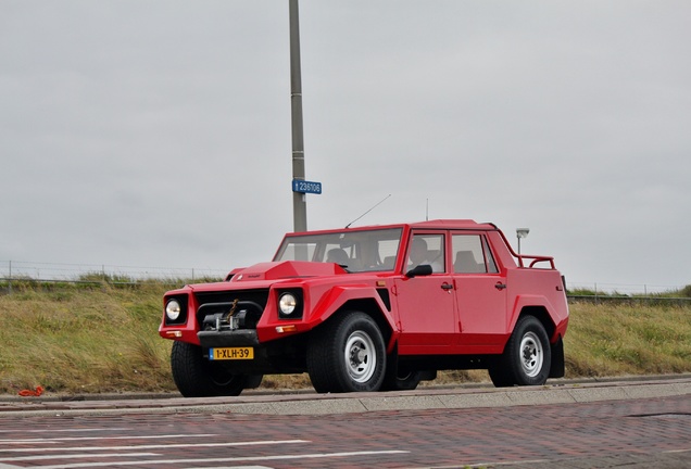 Lamborghini LM002