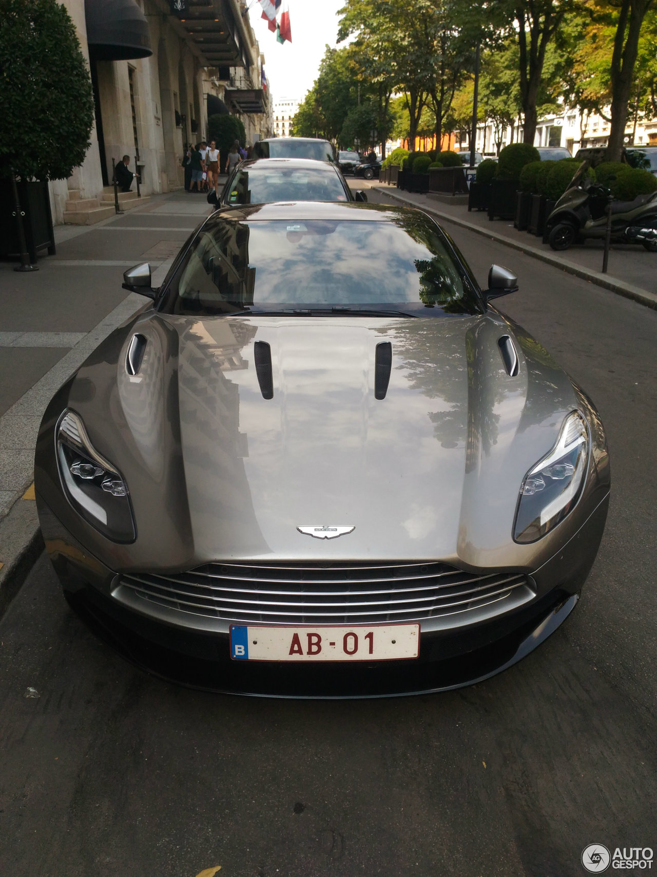 Aston Martin DB11