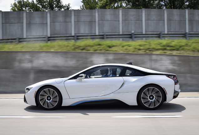 BMW i8