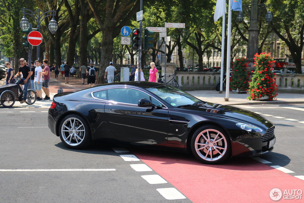 Aston Martin V8 Vantage