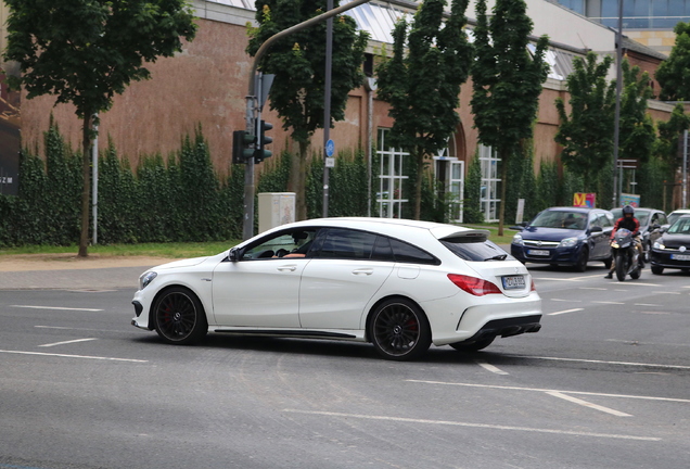 Mercedes-Benz CLA 45 AMG Shooting Brake