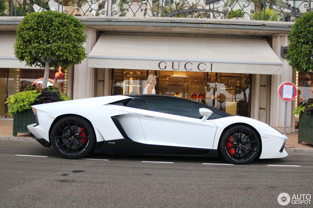 Lamborghini Aventador LP700-4 Roadster