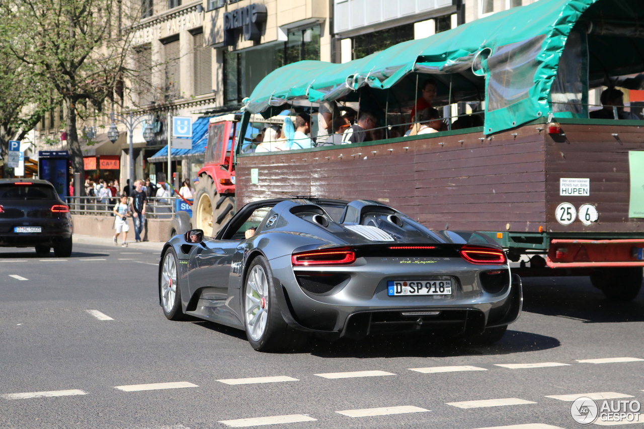 Porsche 918 Spyder Weissach Package