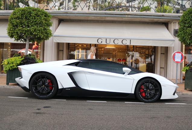 Lamborghini Aventador LP700-4 Roadster