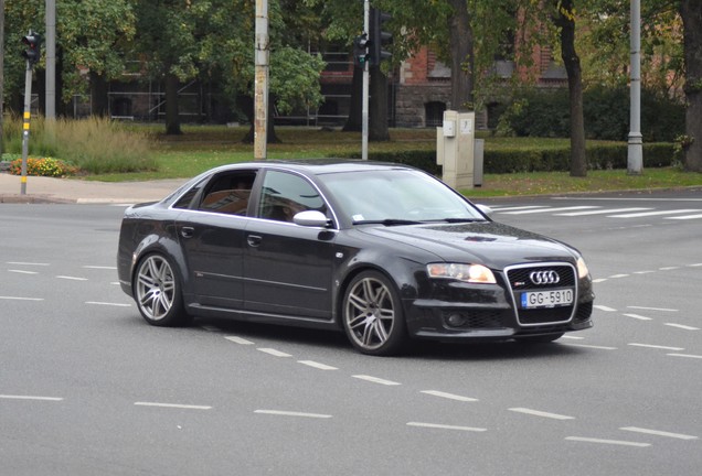 Audi RS4 Sedan