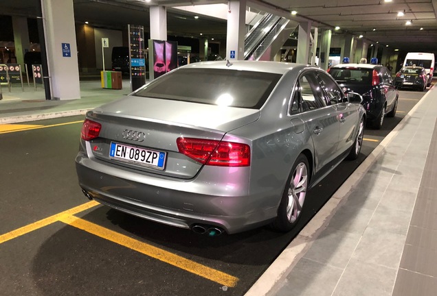 Audi S8 D4