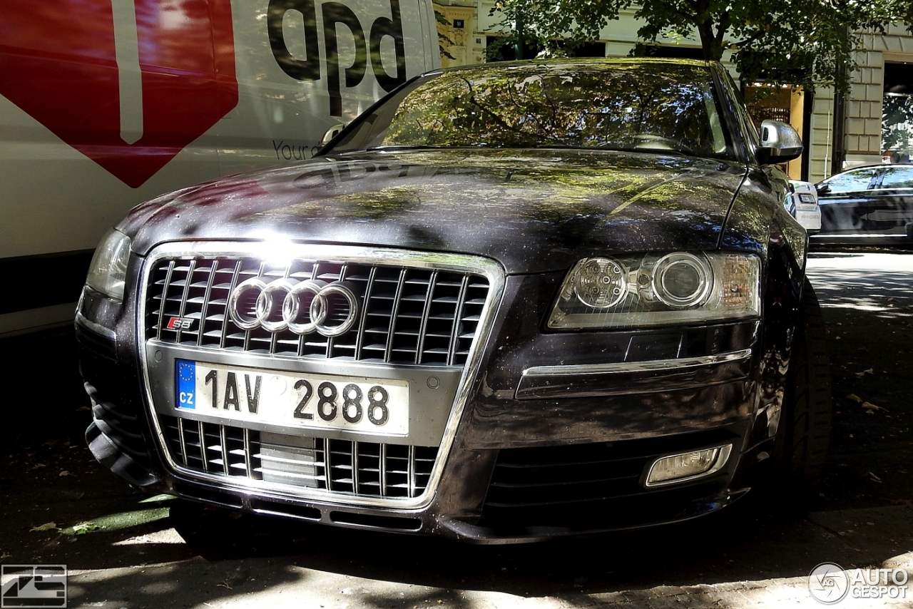 Audi S8 D3