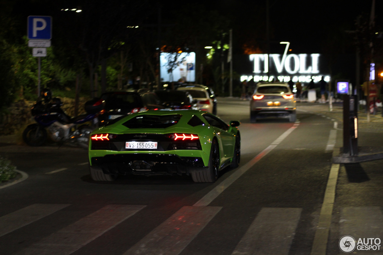 Lamborghini Aventador S LP740-4