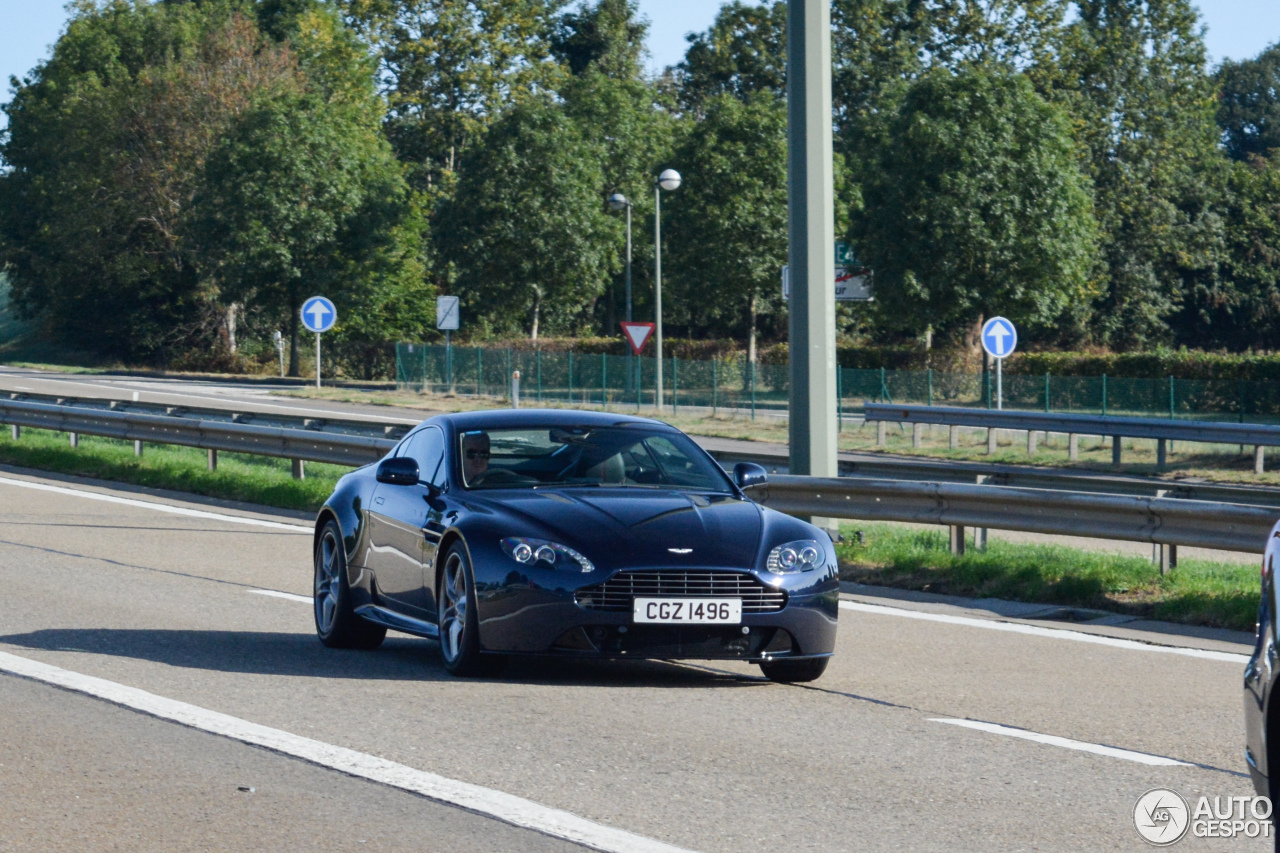 Aston Martin V8 Vantage 2012