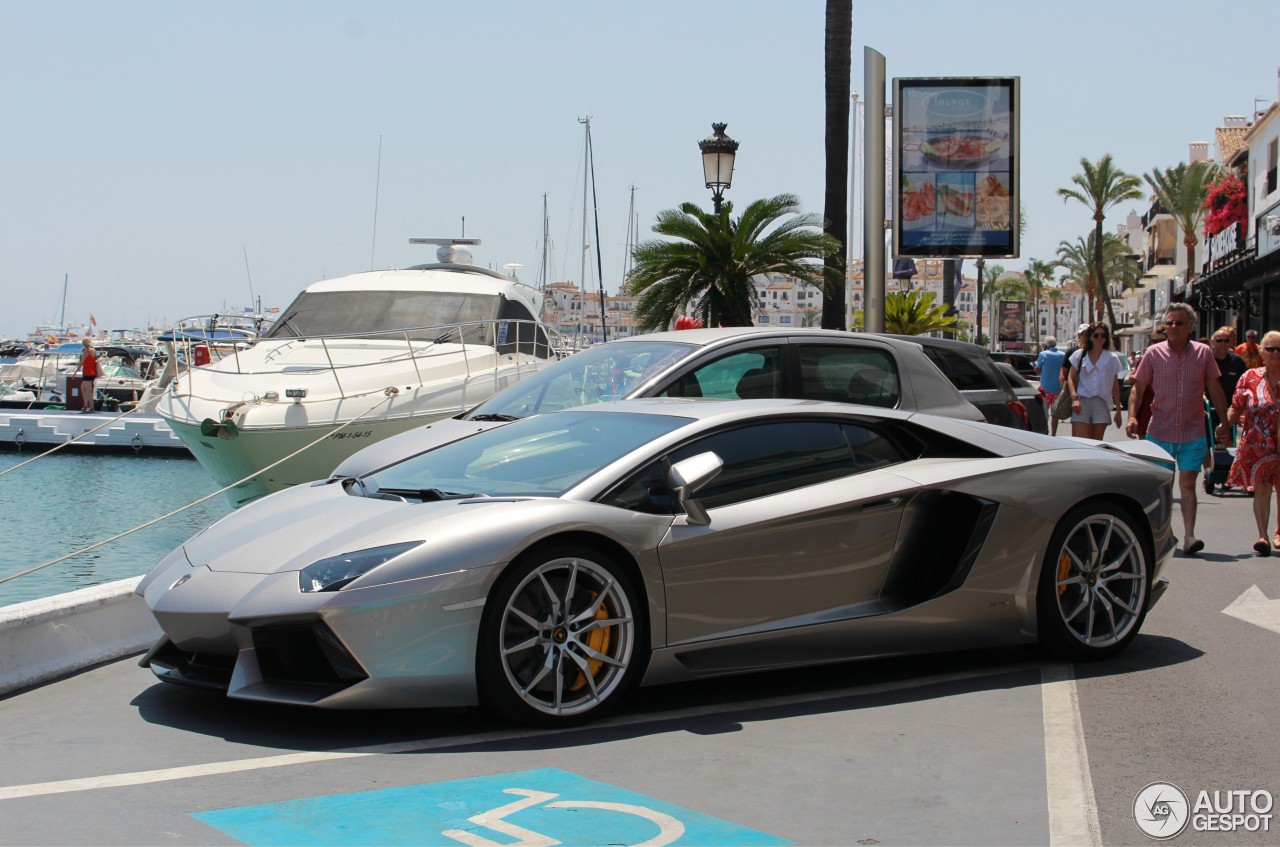 Lamborghini Aventador LP700-4