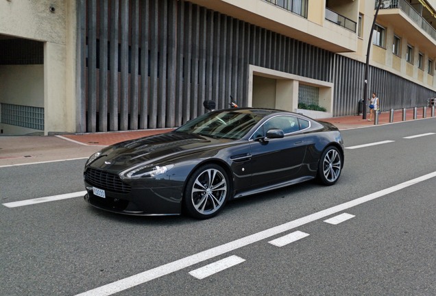 Aston Martin V12 Vantage