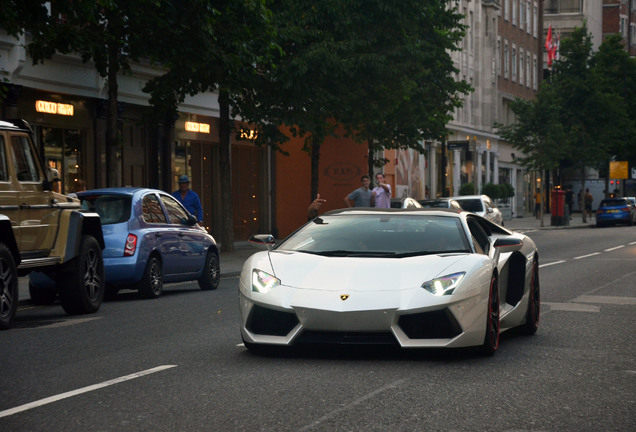 Lamborghini Aventador LP700-4 Pirelli Edition