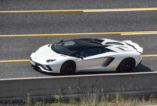 Lamborghini Aventador S LP740-4 Roadster