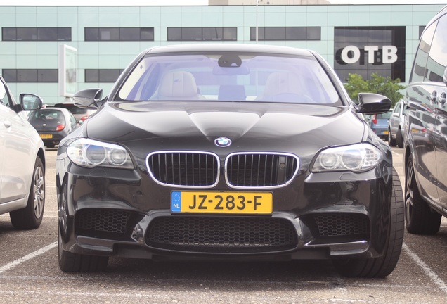 BMW M5 F10 2011