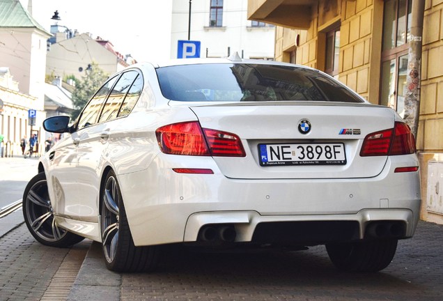 BMW M5 F10 2011