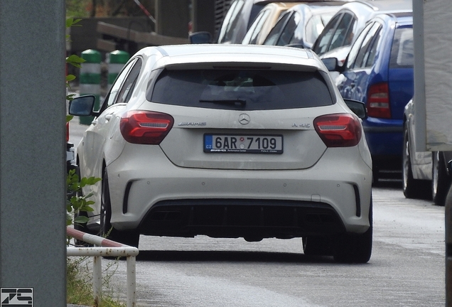 Mercedes-AMG A 45 W176 2015