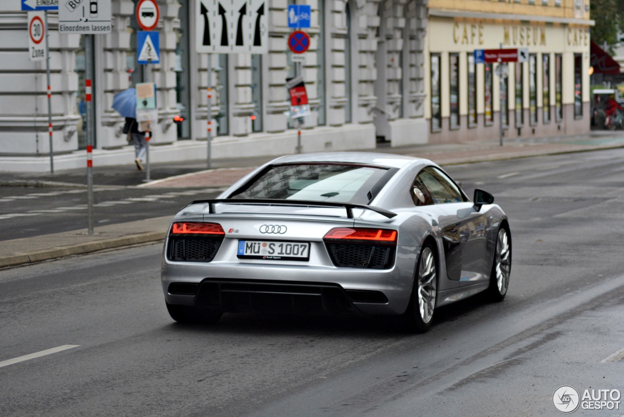 Audi R8 V10 Plus 2015