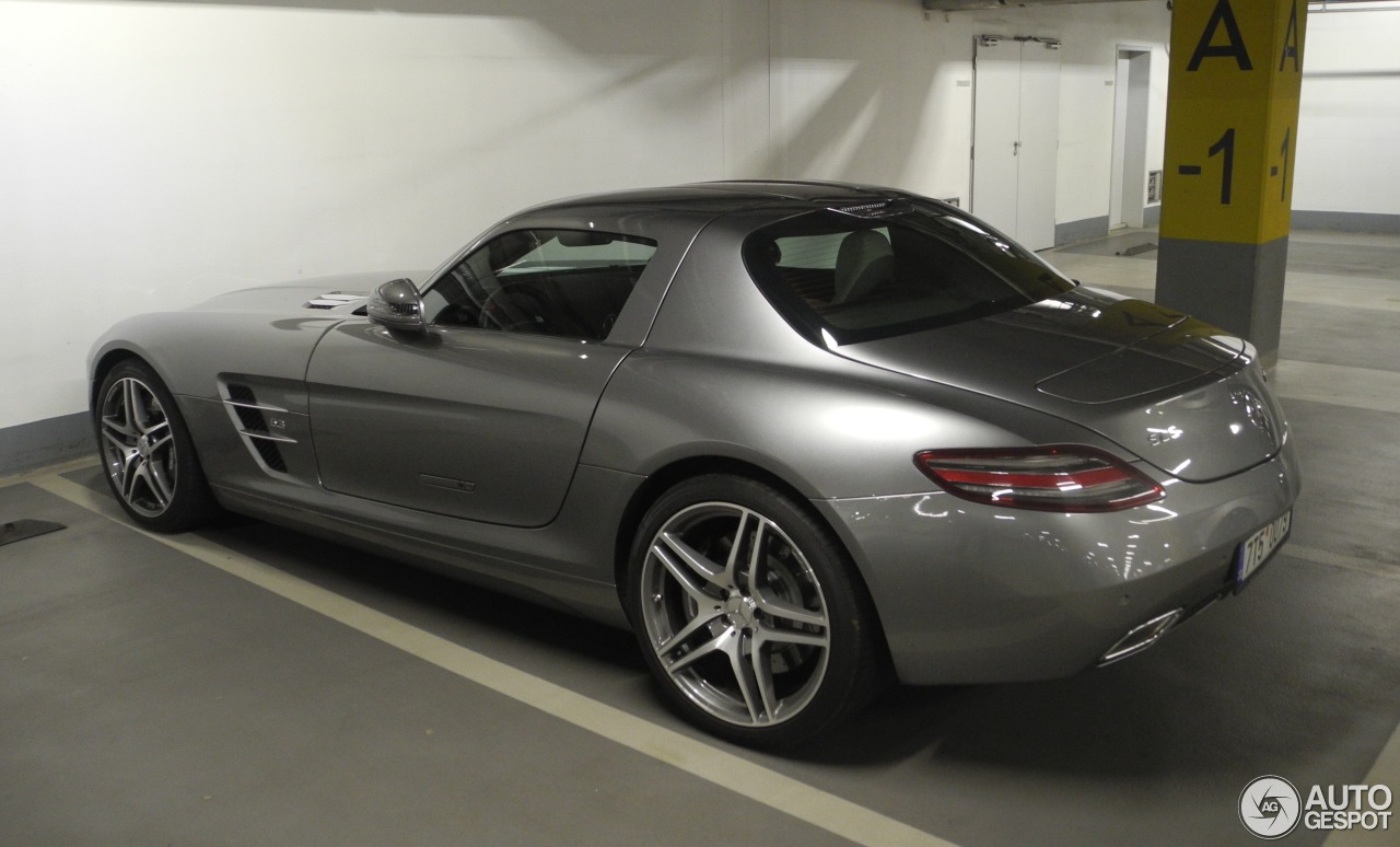 Mercedes-Benz SLS AMG