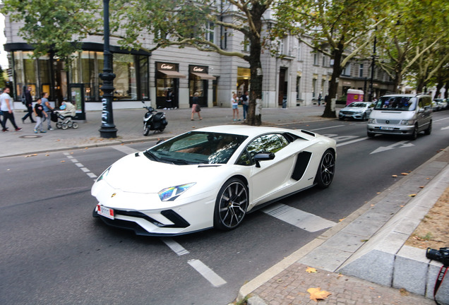 Lamborghini Aventador S LP740-4