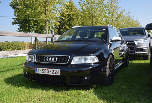 Audi RS4 Avant B5