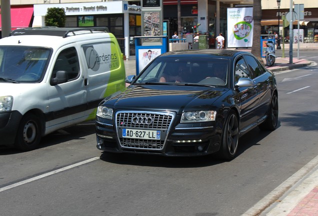 Audi S8 D3