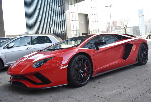 Lamborghini Aventador S LP740-4