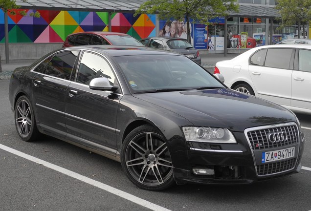 Audi S8 D3