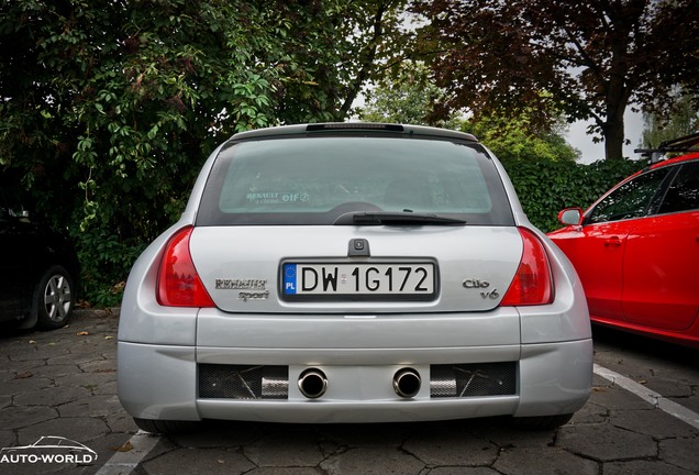 Renault Clio V6