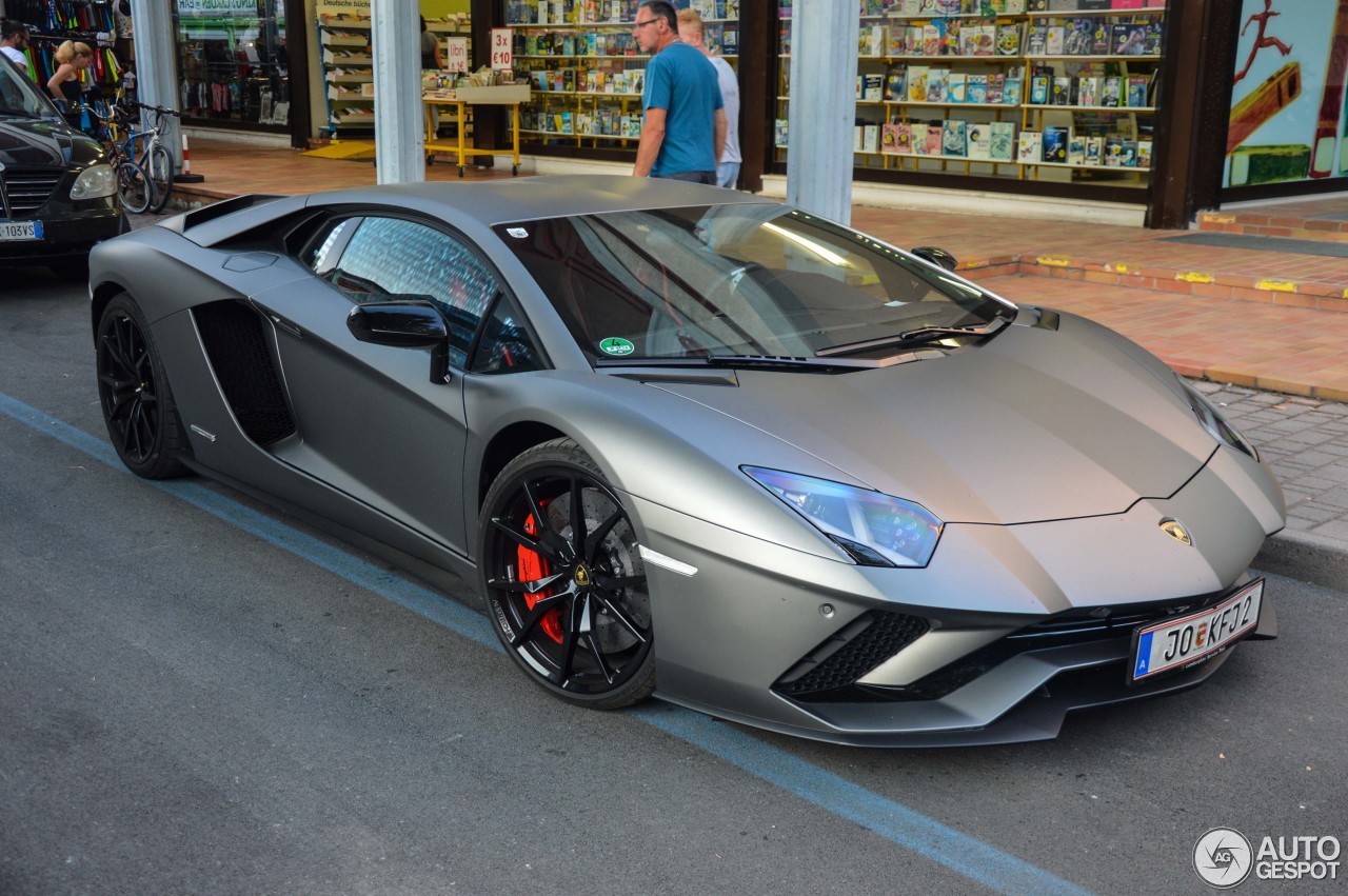 Lamborghini Aventador S LP740-4