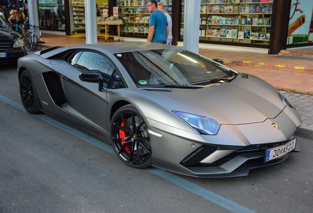 Lamborghini Aventador S LP740-4