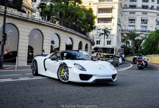 Porsche 918 Spyder Weissach Package