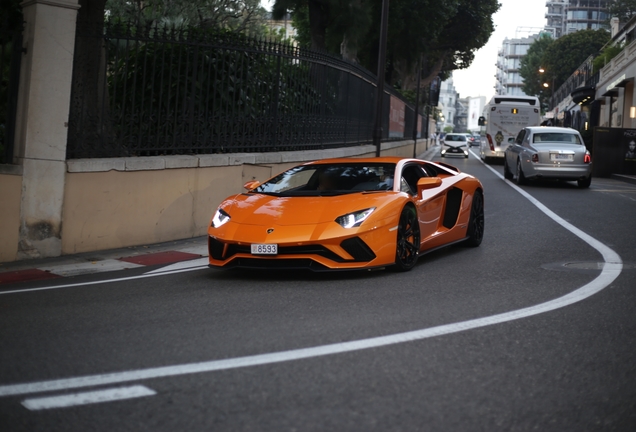 Lamborghini Aventador S LP740-4