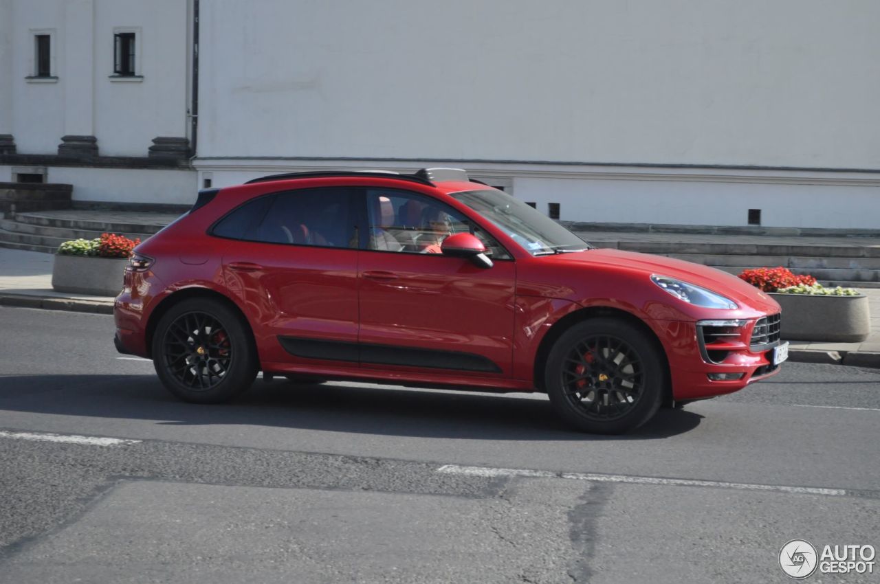 Porsche 95B Macan GTS