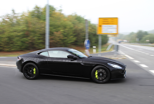 Aston Martin DB11 AMR