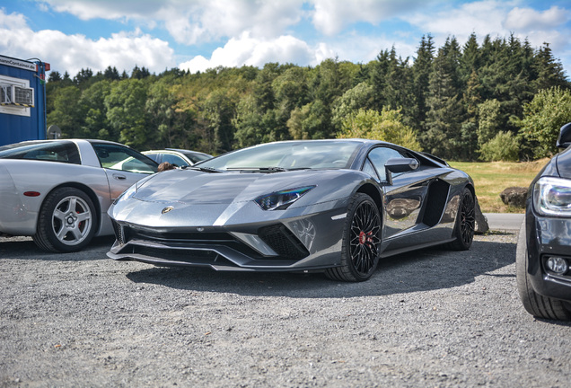 Lamborghini Aventador S LP740-4