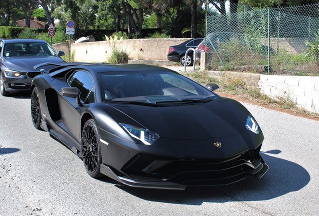 Lamborghini Aventador S LP740-4 Nero Design