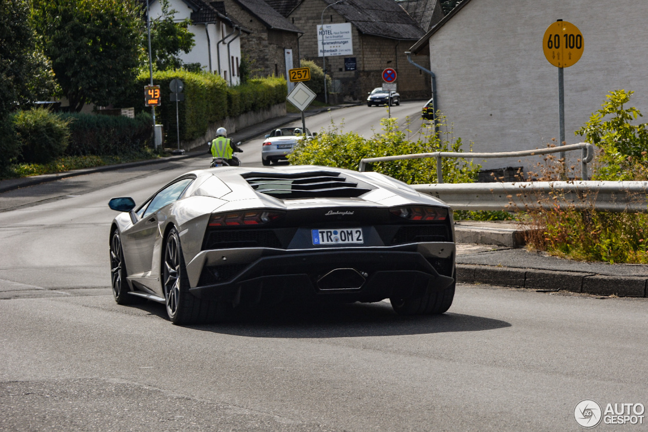 Lamborghini Aventador S LP740-4