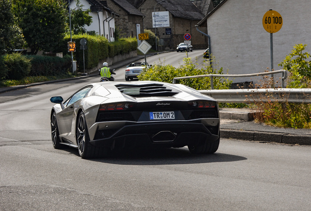 Lamborghini Aventador S LP740-4