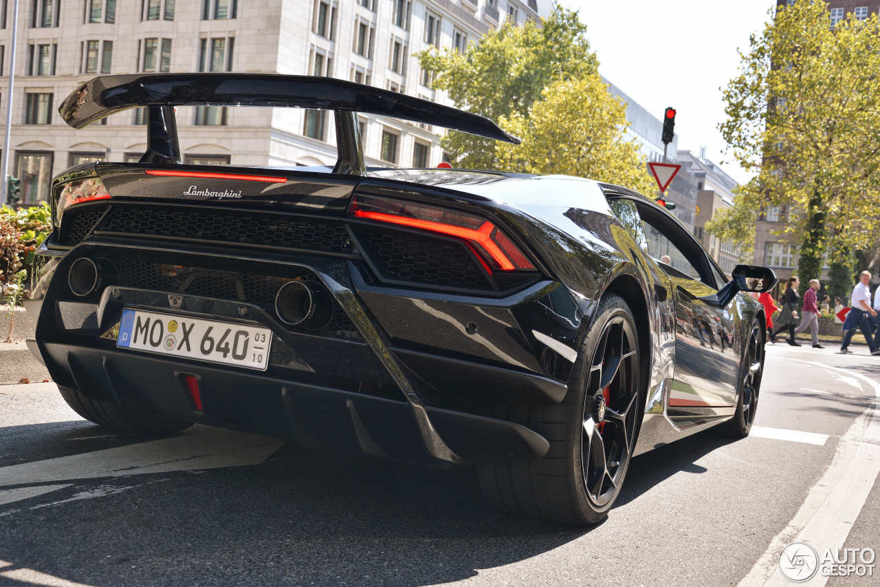 Lamborghini Huracán LP640-4 Performante