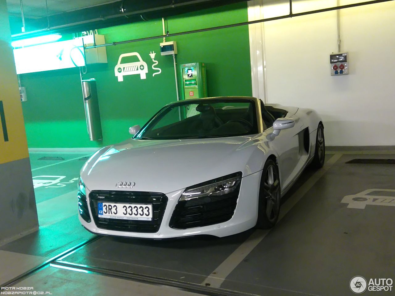 Audi R8 V8 Spyder 2013