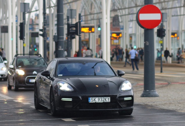 Porsche 971 Panamera Turbo