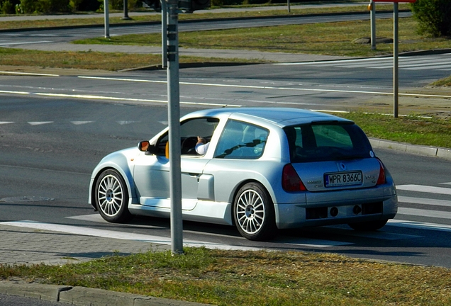 Renault Clio V6