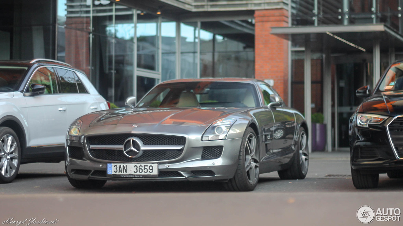 Mercedes-Benz SLS AMG