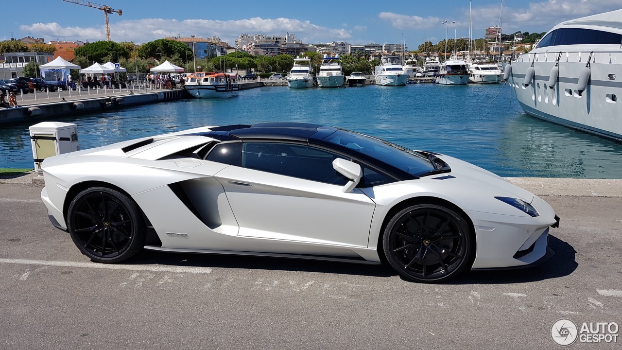 Lamborghini Aventador S LP740-4 Roadster