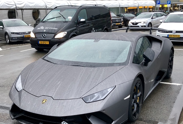 Lamborghini Huracán LP640-4 Performante