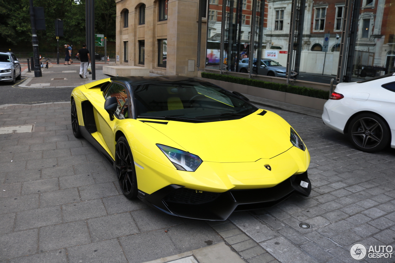 Lamborghini Aventador LP720-4 Roadster 50° Anniversario