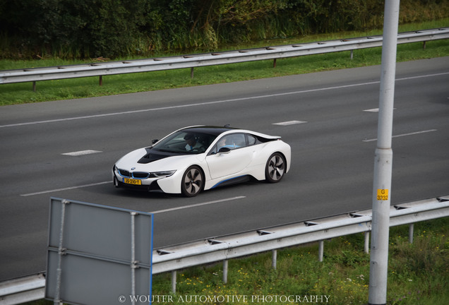 BMW i8