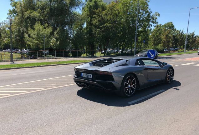 Lamborghini Aventador S LP740-4