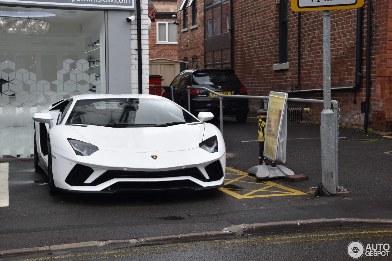 Lamborghini Aventador S LP740-4