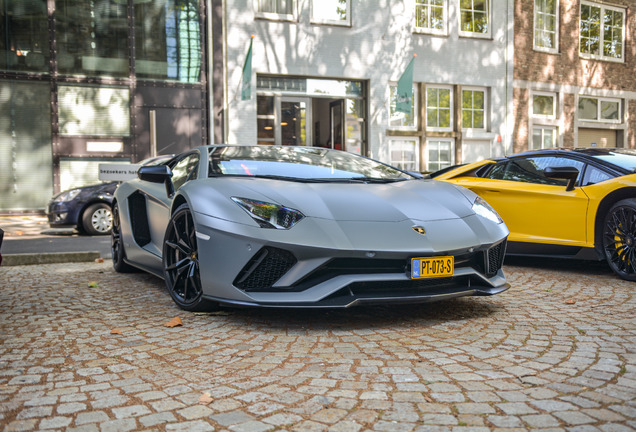 Lamborghini Aventador S LP740-4